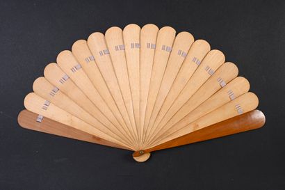 null The Universal Exhibition of 1867
Fan of broken type in natural wood, decorated...