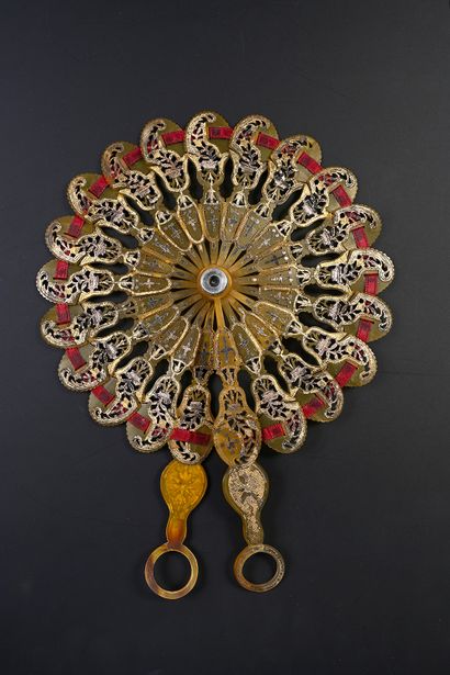 null Optical lorgnette, circa 1800
Fan called cocarde, opening in sun, in engraved...