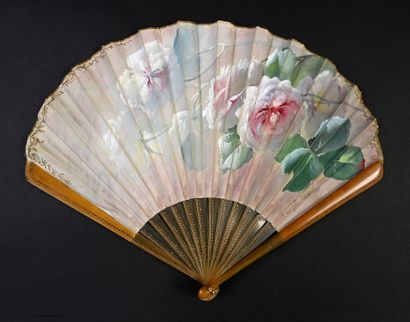 null L. Gérard, Roses beaded with dew, circa 1900
Folded fan, the balloon-shaped...