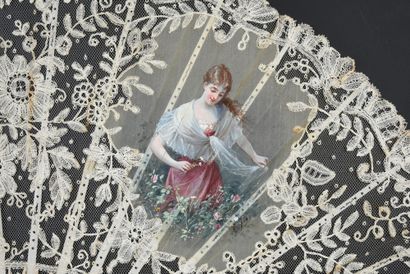 null Aufray, Jeune fille aux fleurs, vers 1890
Éventail plié, la feuille en dentelle...