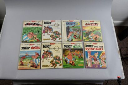 UDERZO 
Astérix, un ensemble de 10 albums en éditions originales et une réédition,...