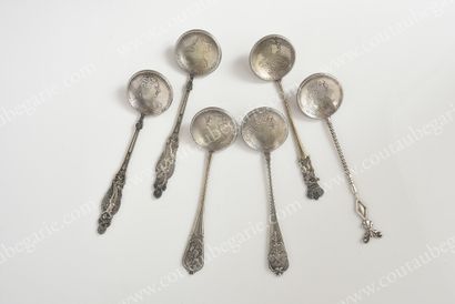 null SET
OF SIX SMALL SILVER SPoons.
Decorated with old silver coins bearing the...