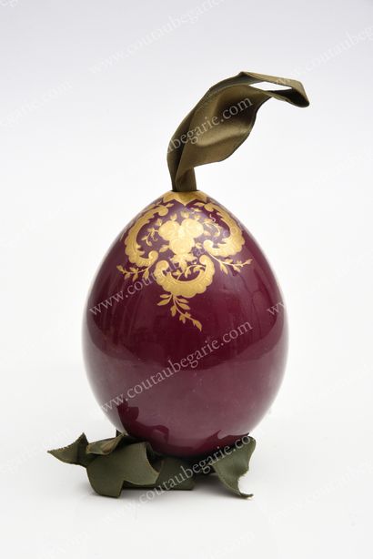 null BEAUTIFUL EASTER EGG IN PORCELAIN.
By the imperial factory, St. Petersburg,...