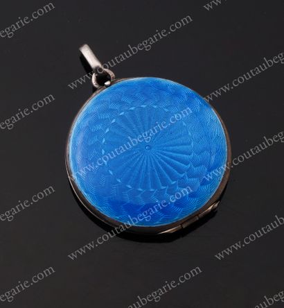 SILVER PENDANT MEDAL.
Of round shape, with...