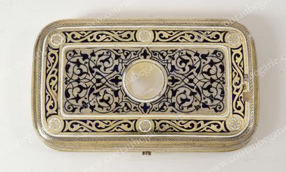  CIGARETTE CASE IN VERMEIL. Rectangular shape, rounded on the corners, hinged by...