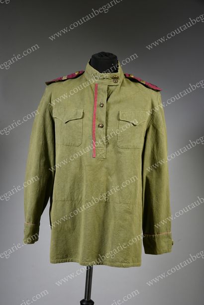 null UNDEROFFICER'S SHIRT.
Of the 5th Cossack regiment, with its epaulettes, a cap...