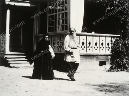 TOLSTOÏ, Léon (1828-1910). With his sister, Maria, in front of the author's residence...