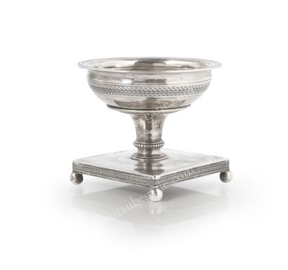 null PETITE COUPELLE EN ARGENT.
Par BLASBULL, Saint-Pétersbourg, 1834.
De forme cylindrique...