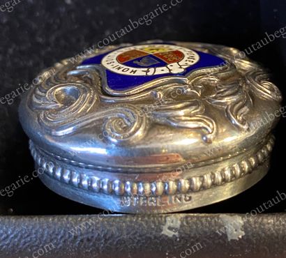 null SMALL BOX.
Hexagonal crystal box with cut sides topped by a silver lid with...