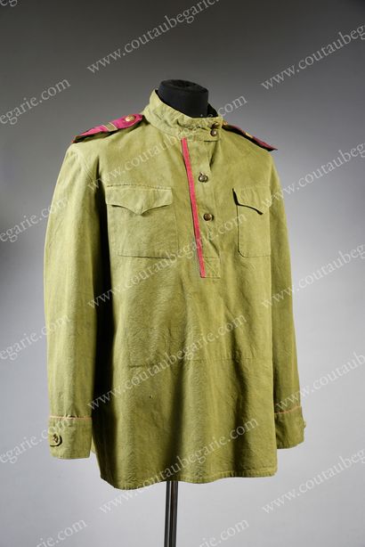 null UNDEROFFICER'S SHIRT.
Of the 5th Cossack regiment, with its epaulettes, a cap...