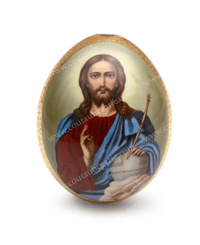 null BEAUTIFUL EASTER EGG IN PORCELAIN.
By the Imperial Manufacture, St. Petersburg,...