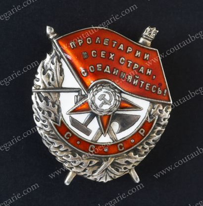 INSIGNE DE L'ORDRE
DU DRAPEAU ROUGE (Russie).
Insigne...