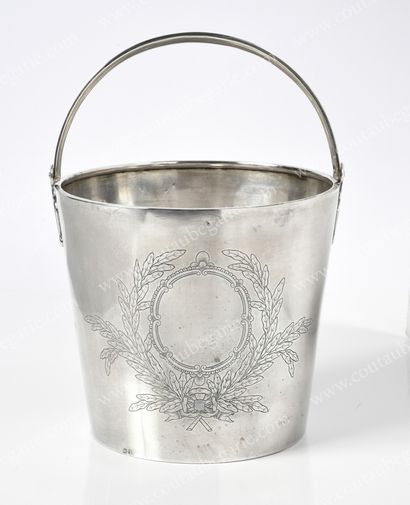 null SILVER BUCKET VODKA BOWL.
By MUKINA, Moscow, 1896.
Of cylindrical form, flared...