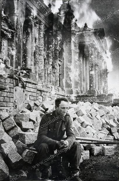 REDKIN Mark Stepanovitch (1908-1987). German soldier in front of the burning Reichstag,...