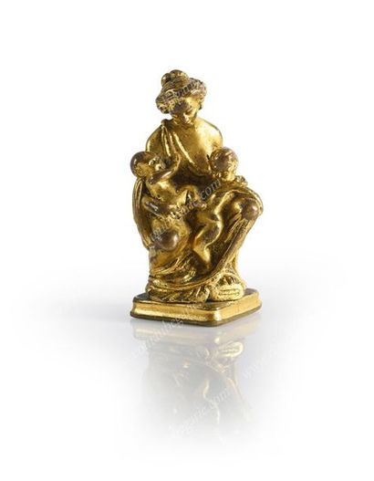 null CACHET À CIRE.
En bronze doré, sculpté d'une femme tenant dans ses bras ses...