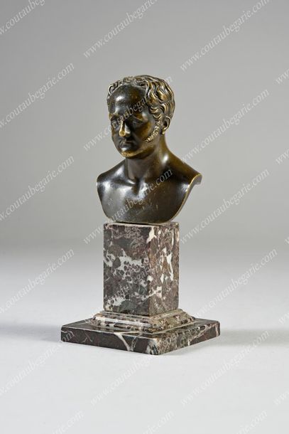 null ALEXANDRE Ier, empereur de Russie (1777-1825).
Buste en bronze à patine brune,...