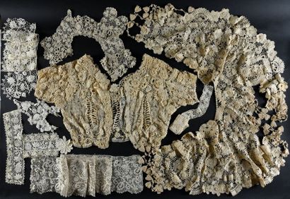 null Importante réunion de dentelles d'Irlande, crochet, fin du XIXe siècle.
Un corsage,...