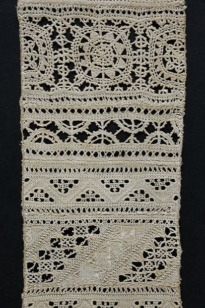 null Border, Cut Point, Italy, late 16th century.
Hand-spun and hand-woven ivory-coloured...