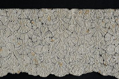 null Very rare neck border, needle, Flanders, mid 17th century.
Of the "Opaque" type...