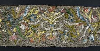 null Rare panel in polychrome Buratto with birds, 17th century.
Entire panel in fine...
