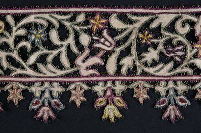 null Polychrome embroidered cut stitch border, 17th or 19th century.
In hand-woven...