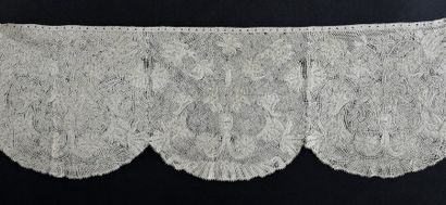 null Bordure aux chérubins, fuseaux, 2nde moitié du XVIIe siècle. 
Rare large bordure,...