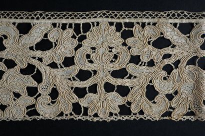 null Rare bordure aux fuseaux, Milan, dernier quart du XVIIe siècle.
En dentelle...