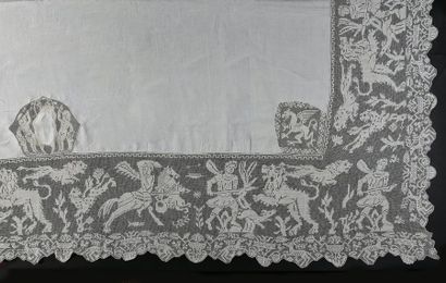 null Set of bed linen and two pillowcases, linen and lace, early 20th century.
A...