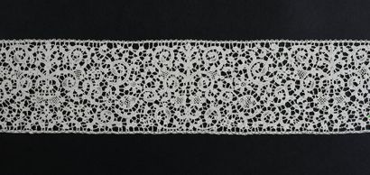 null Bobbin lace border, Milan, 2nd half of the 17th century.
Mirror decoration of...