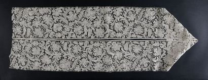null Border "Mezzo Punto", spindles and needle, Italy ? 2nd half of the 17th century.
In...