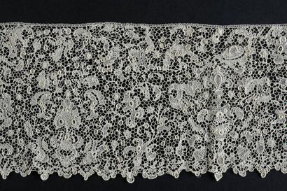 null Volant en Point de France, needle, late 17th century. 
Needlework lace of great...
