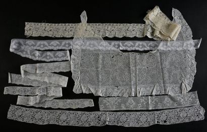 Seven bobbin laces, 17th and 18th century.
In...
