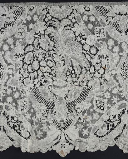 null Low dawn, Brabant lace, bobbins, circa 1730-40.
Spindle lace with patches, decoration...
