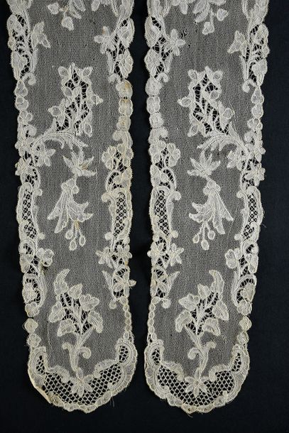 null Brussels lace beards, bobbins, circa 1750-60.
Pair of beards and their matching...