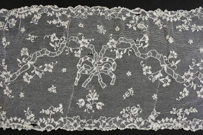 null Scarf, Argentan with needle, circa 1780-90.
In fine Argentan lace with the same...