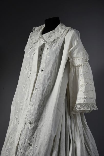 null Manteau d'été en broderie blanche, 2nde moitié du XIXe siècle.
En baptiste de...