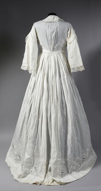 null White embroidered summer coat, 2nd half of the 19th century.
Linen Baptist opening...