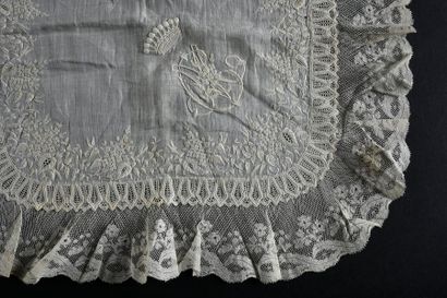null Mouchoir brodé, couronne de comte, 2nde moitié du XIXe siècle.
En linon fil...