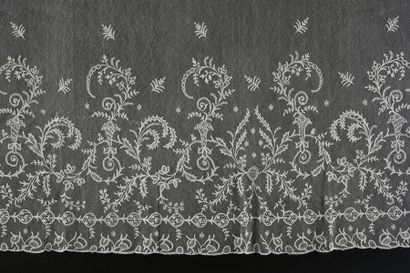 null Bridal veil, spindles, Brussels, circa 1800-1810.
Delicate mirror decoration,...