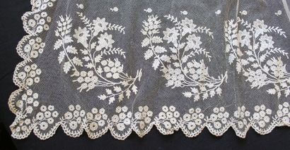 null Voile de mariée, fuseaux, Bruxelles, vers 1820-30
Motifs finement réalisés aux...