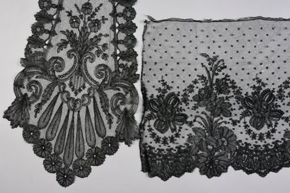 null Bobbin laces, Chantilly and Cluny, end of the 19th century.
One flounce and...