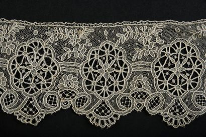 null Three ruffles, Gauze stitch, needle, 2nd half of the 19th century.
One finely...