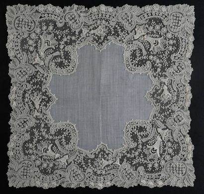 null Fuchsia handkerchief, Gauze, needle, Belgium, 2nd half of the 19th century.
Elegant...