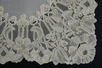 null Rare handkerchief in Valenciennes de Brabant, spindles, circa 1870-80.
A large...