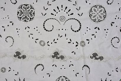  Embroidered and lace tablecloth, 1st half of the 20th century. Oval shape in fine...