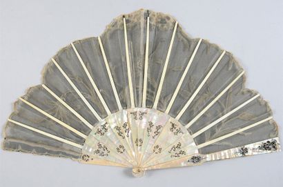 null Folded fan, Brussels application, circa 1900.
Art Nouveau style leaf decorated...
