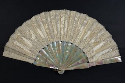 null Folded fan, lace applique from England, circa 1900.
Lightly laced sheet, the...