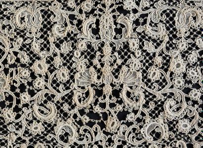 null Snow stitch, needle, Ireland... late 19th century.
Finely needleworked lace...