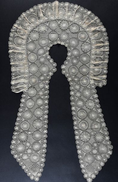 null Large shawl collar in Nanduti lace, Paraguay, end of the 19th century.
Of great...