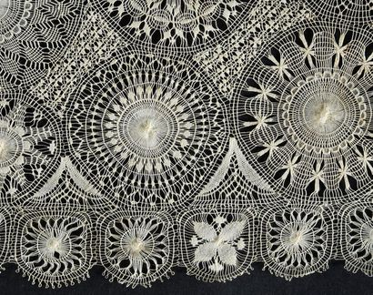 null Large shawl collar in Nanduti lace, Paraguay, end of the 19th century.
Of great...